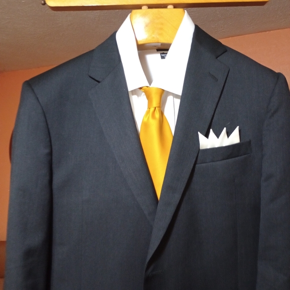 Jos A Bank Traveler Collection 2Btn/2Vent Gray Suits 44XL W38 Ins 34.5 (19) - Picture 4 of 11